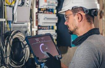 The Cost Benefits of Outsourcing Calls for New York Electrical Businesses